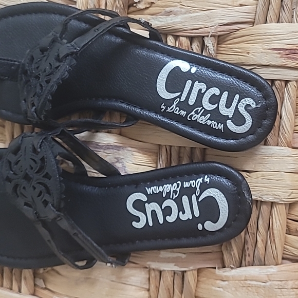 ๐ฟ CIRCUS BY SAM EDELMAN CHERRY FF SANDALS - Picture 5 of 8